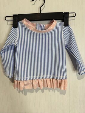RUFFLE BUTTS Rash Guard Top. Blue Seersucker Stripe. Pink Dot. 6-12M. LIKE NEW!